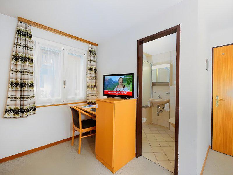 0DE603701E129E4E25F51EED2B0A582D