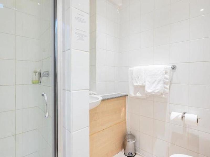 E0213EBA044E43DC3FC056B2213C174D