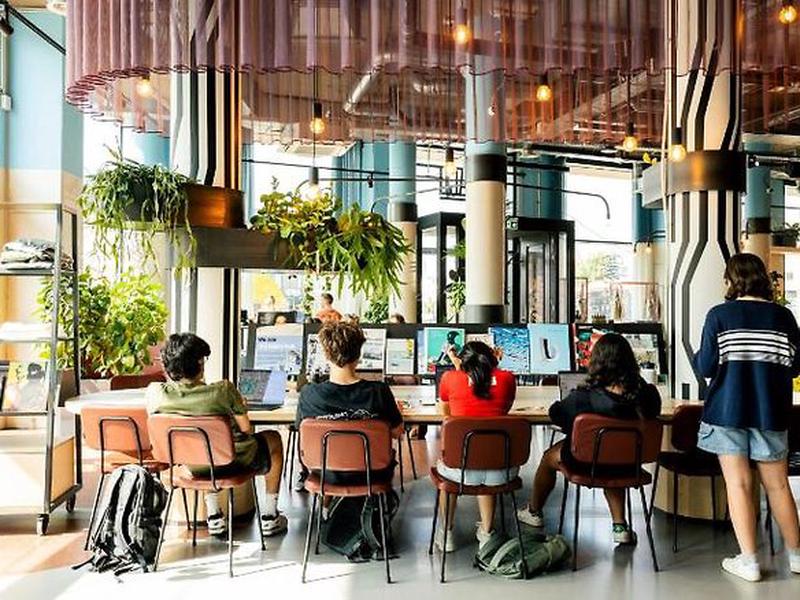 EFB670B082EBBEA7C16302CAD8C87544