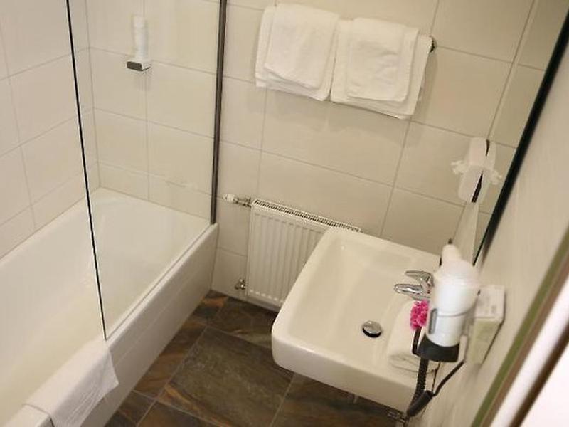 0D2BAA6D9BC6E26F66967781E0B25D8F