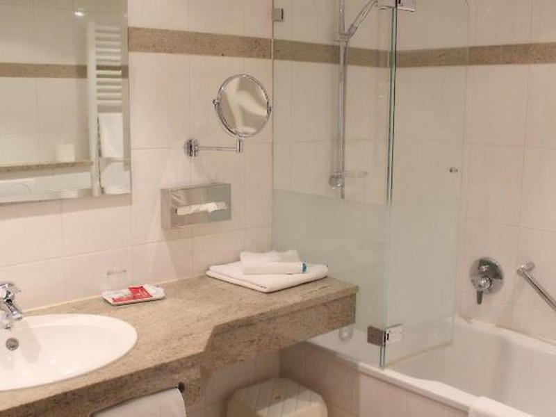 C215E5B356049D5ED9ACEEAD70F9FD98