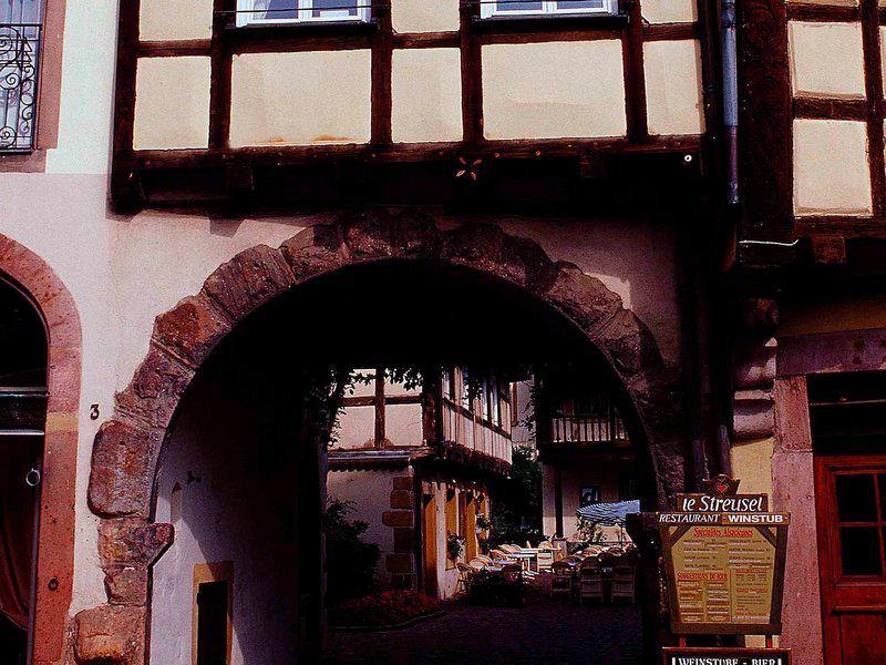 9304B05CF44DF5C37BF5861171D8B4E2