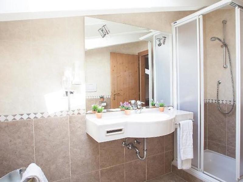 42C5AFEC346FF28B984B9BFB10B398F2