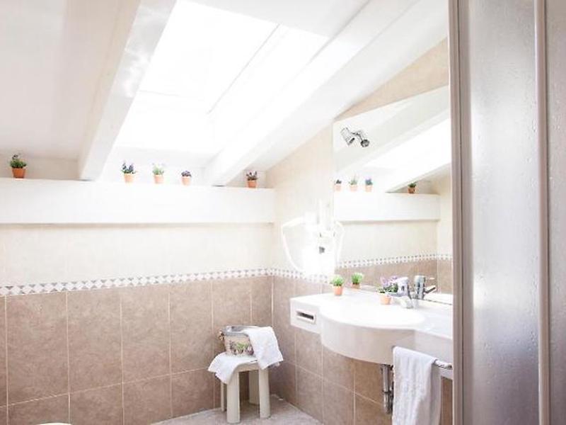 1271DFE408EB57FB83DB30B3B4BAF7DC