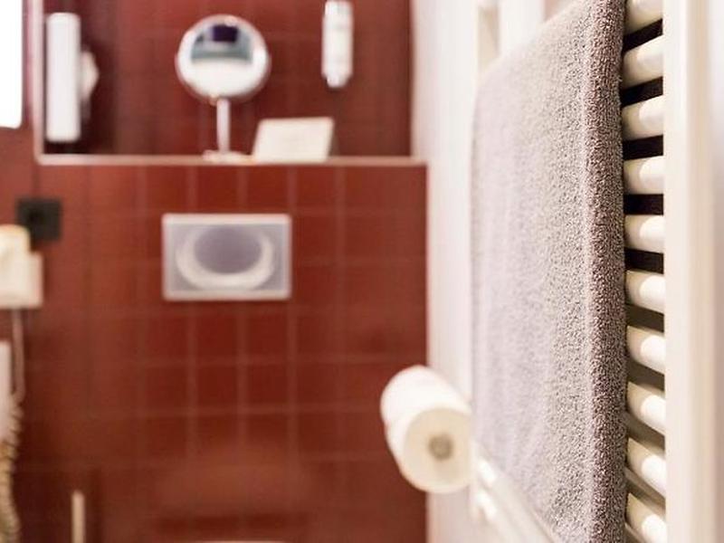 1CDF2E2620260F5B3A728B5021D4BF77