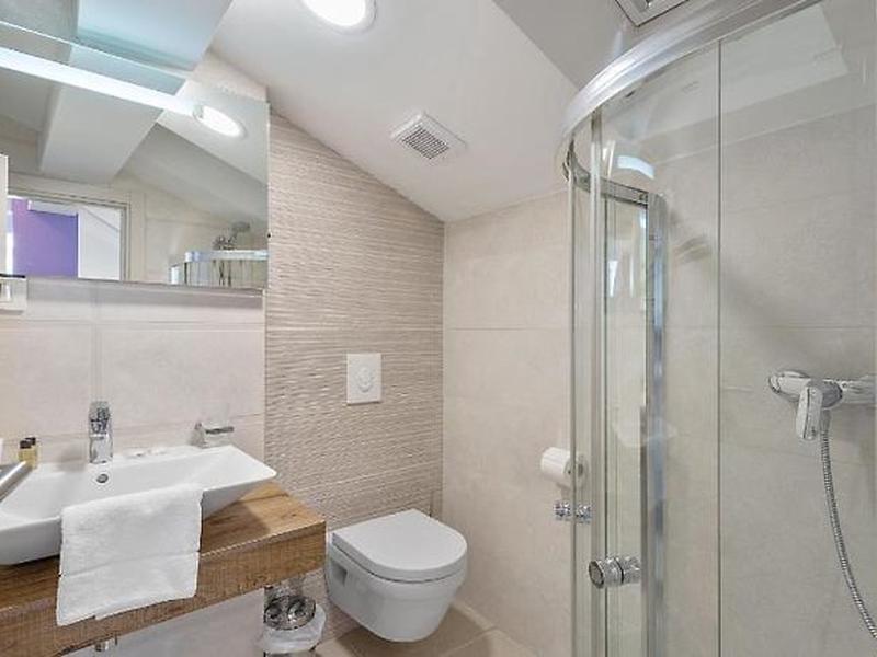 876B1FAD5402A68C39B163DBF64824CB