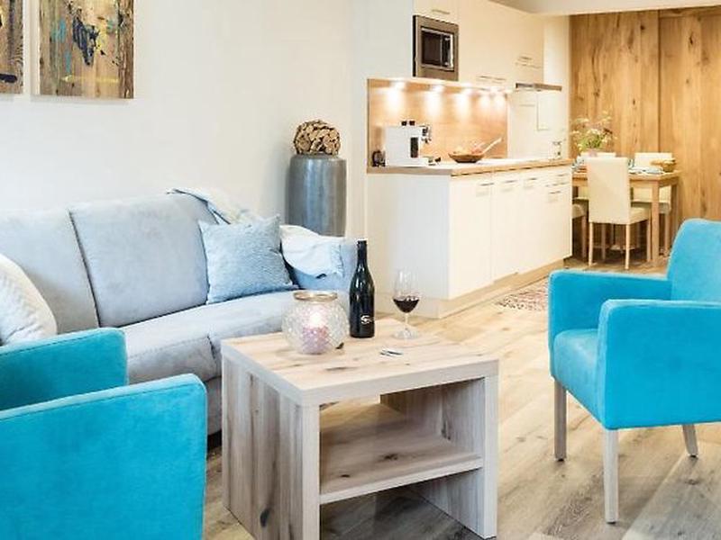 AB17D49C7AA4545324F8B1883C7715E5