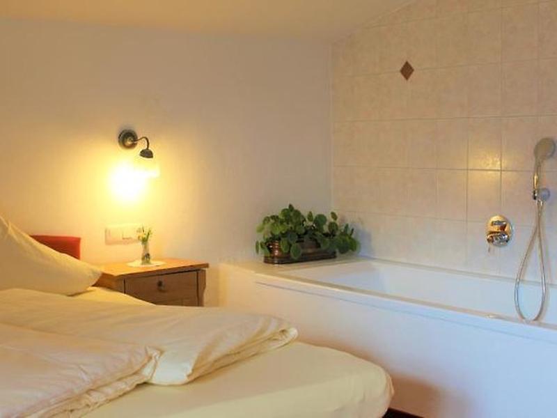 86897E39F4CF1347105BAEB760A872F0