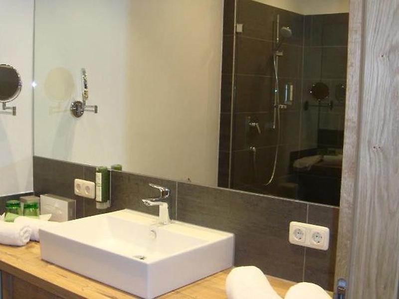 B3DA689358038398440A4E766169A15A