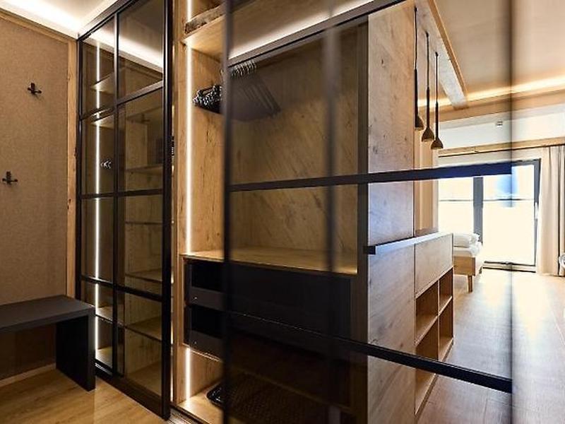 24C8E130D9B055F0BC27CE5C4432E4FB