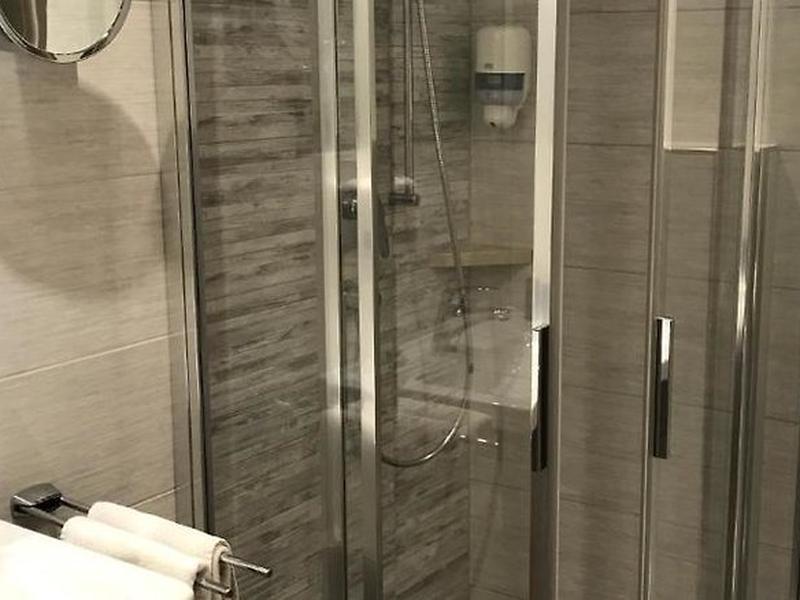 4E14892558887C1F2BA86A6C02125AD6