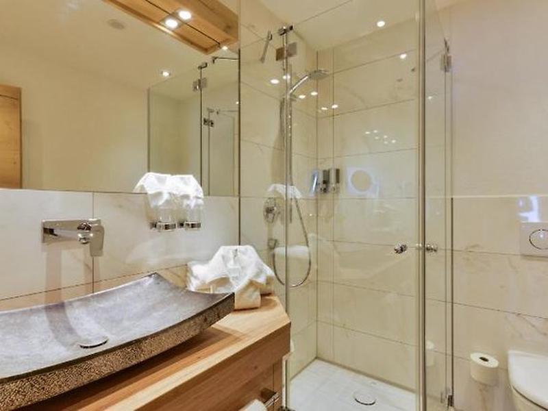 E496B4129BA1D163D2D0F8762E9C1535