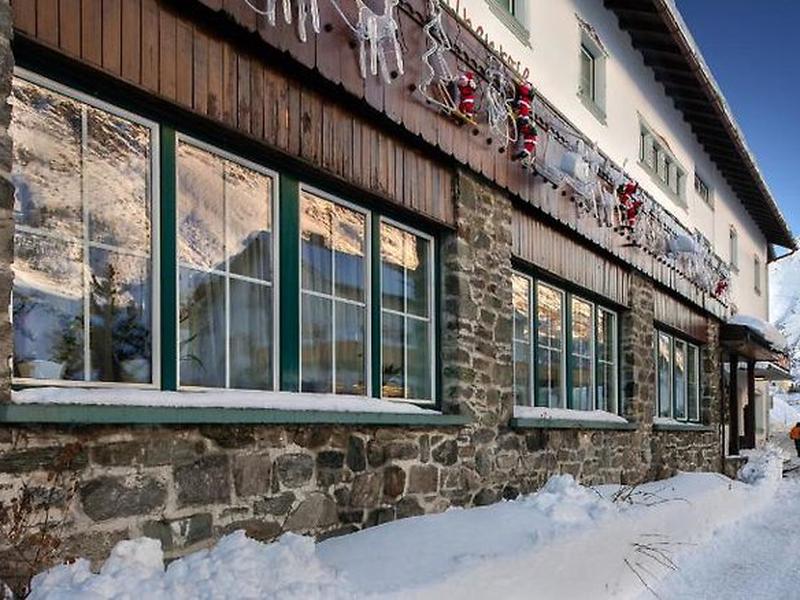 9C911EBF81EA33C6E33C144E69C5D105