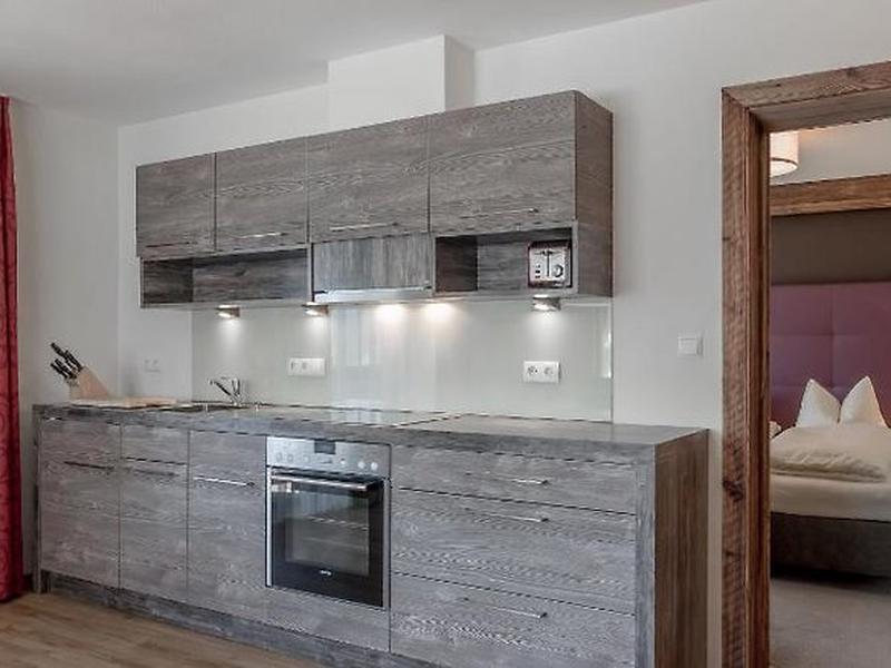 1A57988BD3479AABC4C2D9F6856FF761