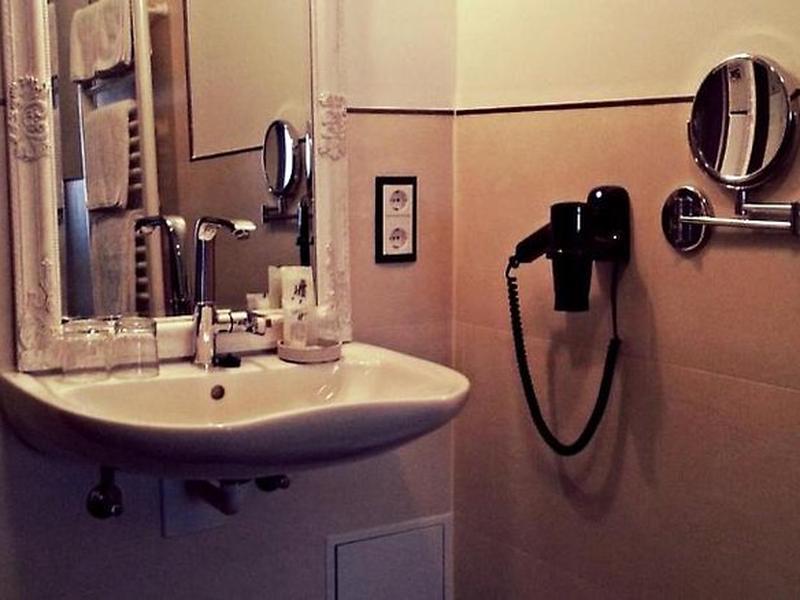 9B3C16D0F70247403582B838BB7B9ABC