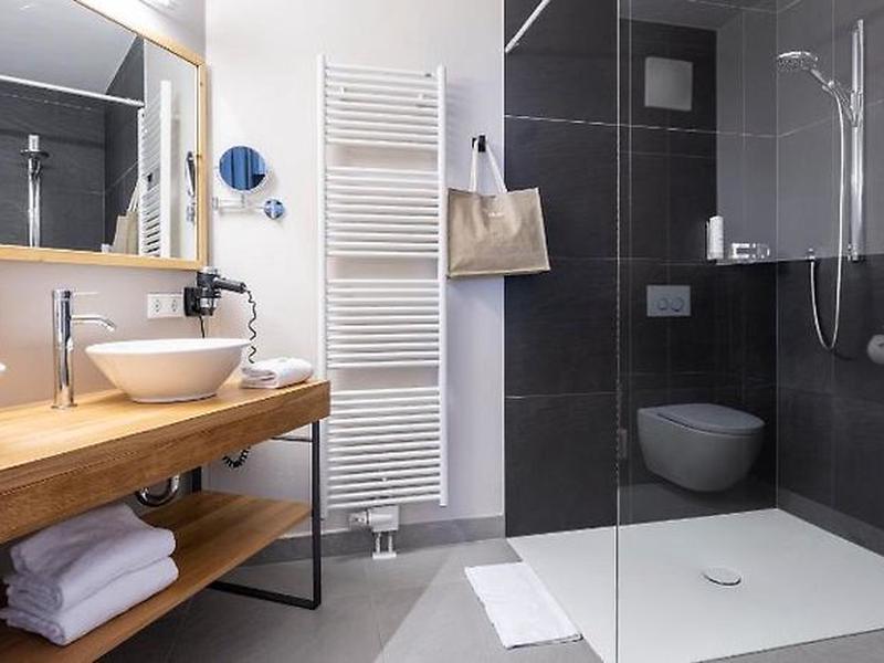 B46C503AEBCE251E0E403F462F28F71F