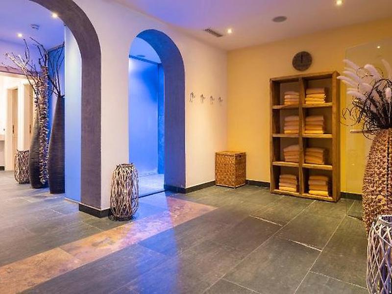 F18B2E24CEA564A162FED29AD1041804