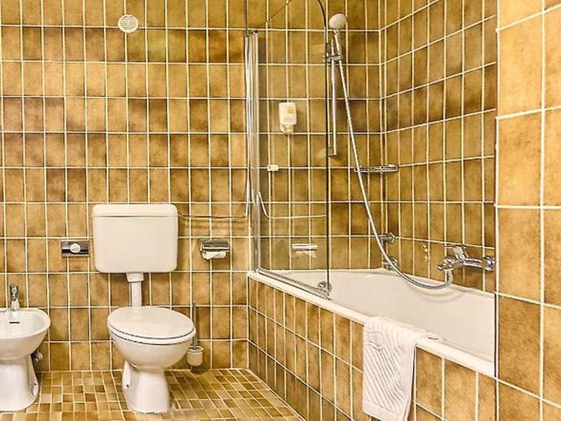 F200473815100519941F2190D0B52A62