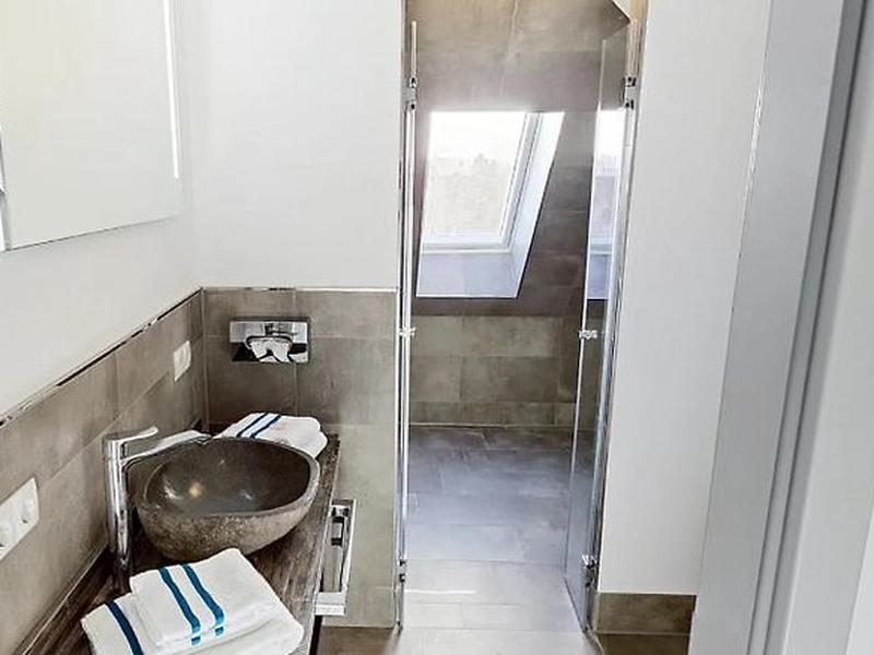 9F35616353F501AFAE6C19208D6F43A5