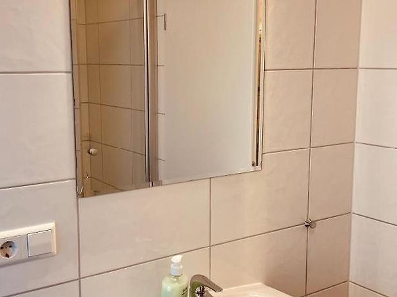 E702AD7F227B1B1E8A3F4149305E2903