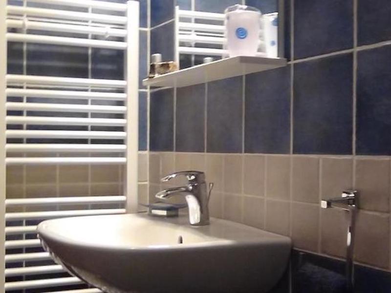 8E541F3F4089B237D879E880F528E551