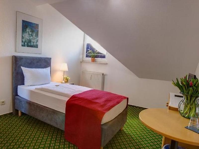 3DF82E998043521F3406A01585C5A248