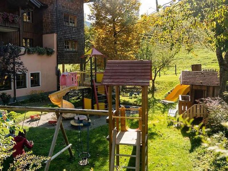 7903AACE9BD140AF1D5B04C22F2241FC