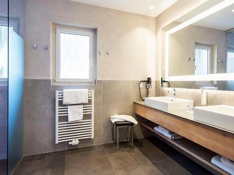 48C0D41B5C241C069E6F9B50B4098290