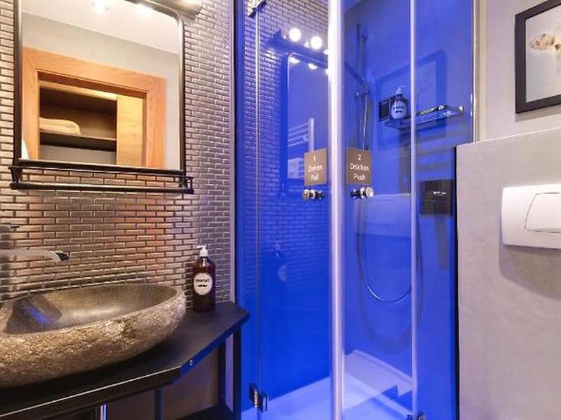 8EF5767AB90A01C178B189F85664B1FE