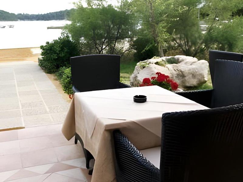 57F6B9CA8E84F89A953CF122F3E5164E