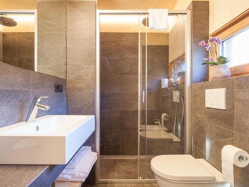 92F7F91D408978765EC796D44DC26120