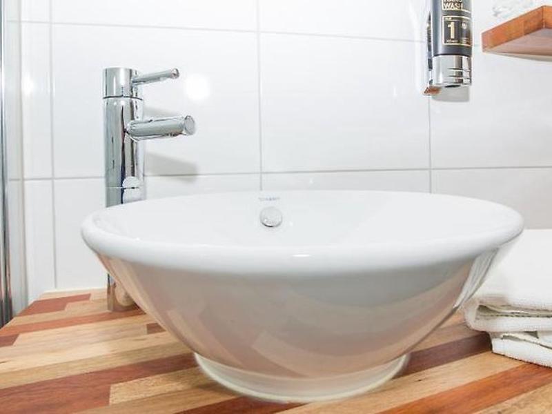 D6965BA825F6BB6E72310DD71913B9A6