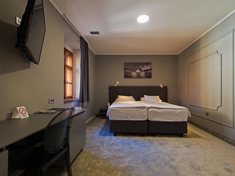 B180253A96A80452BD2D3851FCE16482