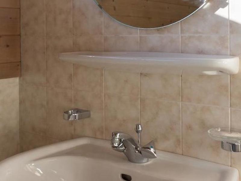 18061CA3DA7AE0055969F5F51044F956