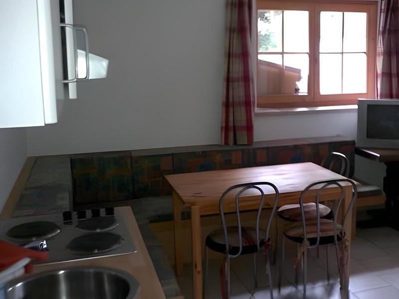 193CF7A8364C9E9A85B703B480638042