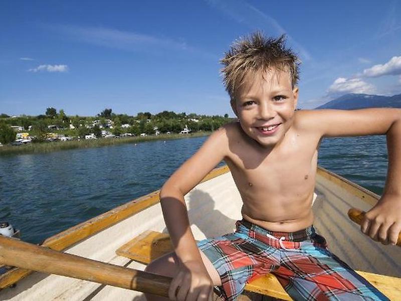 2BB69D9AD774894CE2556F2F595F2E95