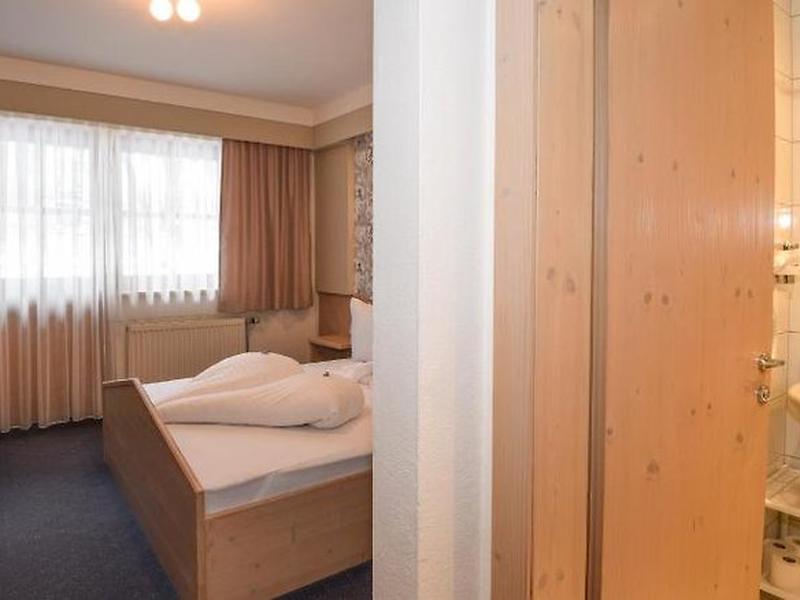 5E1D3BB9F7F9DB8CC5705F760134B3A8