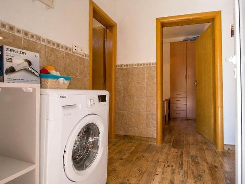 843B6695CE1302A891E77A8F87839755