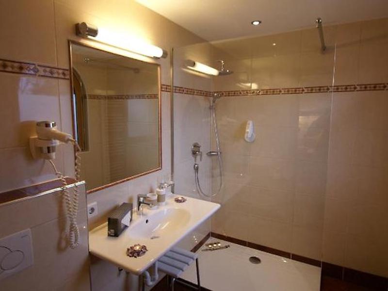 63963D52800F13A3F9AAE0B6F5544DEA