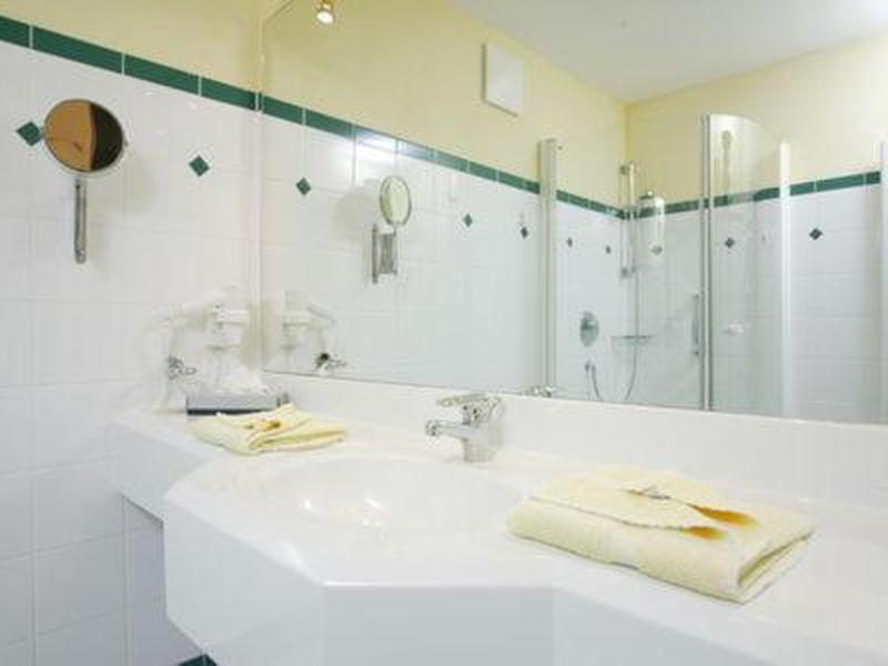 5FDB138056381CD23904B6AAAB1EDFB4