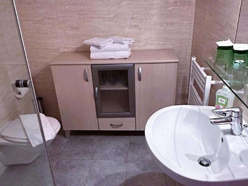 818463A9B5DFFA95F27E7FC36240D73D