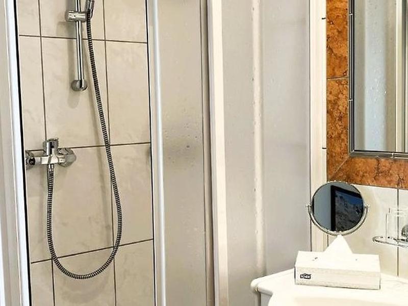 3540FBBC8DC743D90F83B7FEC9F5ACAE