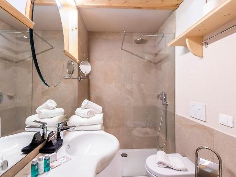 5FB7DAE3427A3EE2F0627389402BB0ED