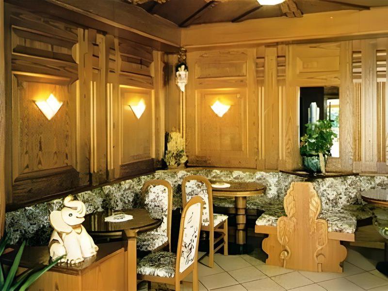 E86A9DF45A29585382E133DEF370EEB9