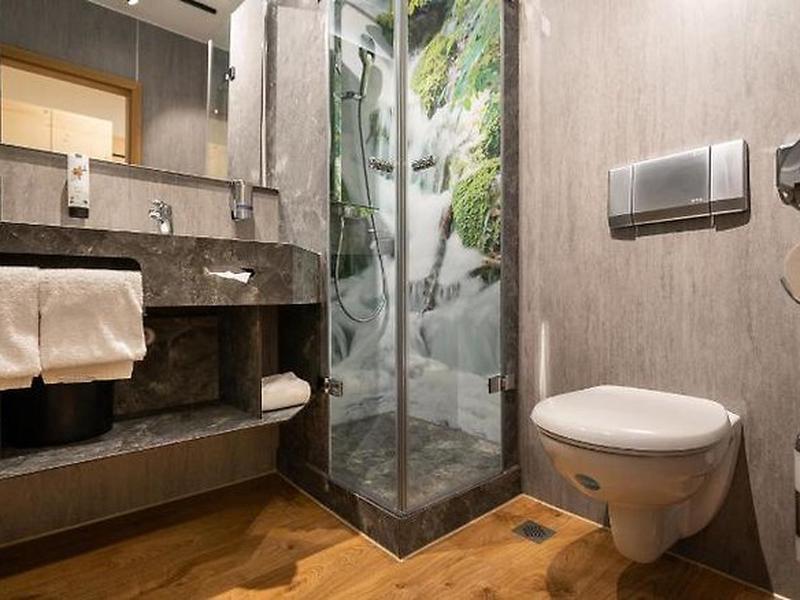 06F6664BEE5307AEEB5C2DAFC31E4D80