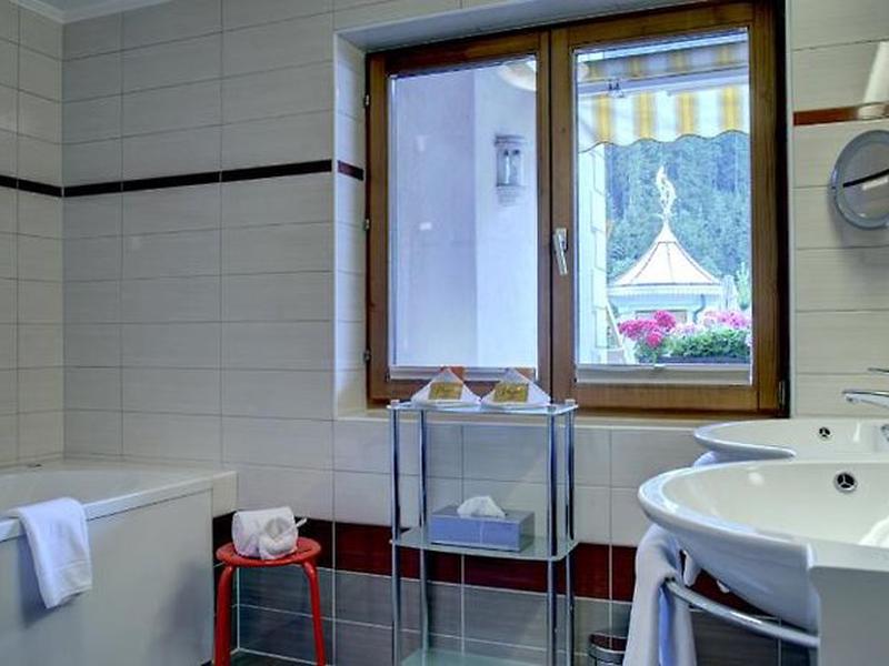 443AF8382DC91CD02B20147BAF3BD297