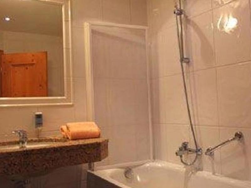 271D72E084E125E8CC07FFB54184C374