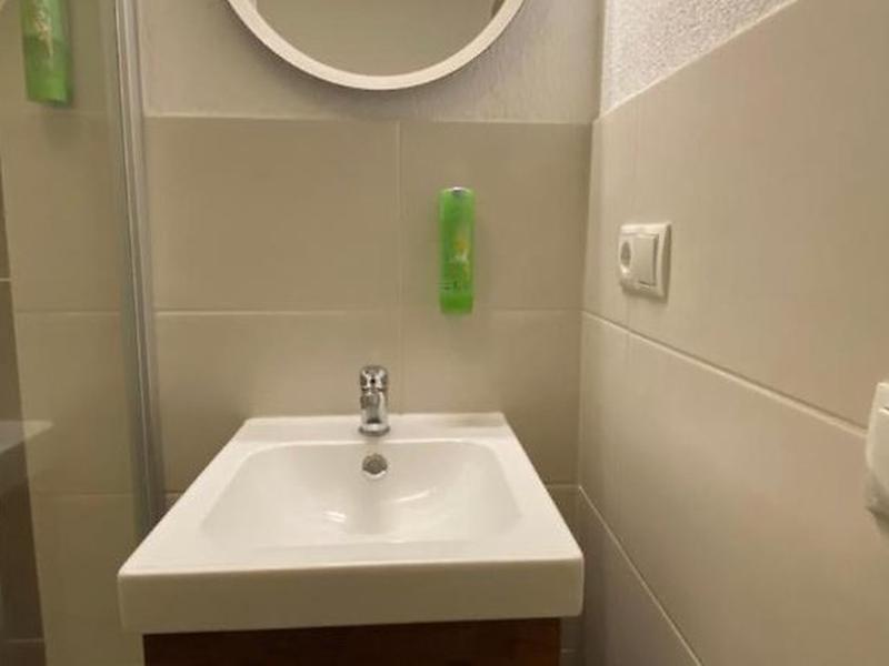 77C5F86AABFC3BCBF3E7DD528C93D8BE