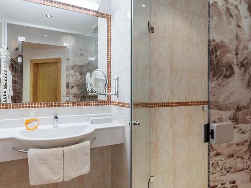 8F21CDA823734B1B03AEEF1ECB4EDEB0