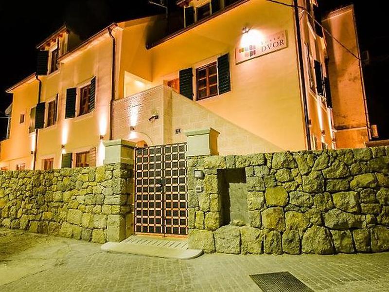 D964B9CCEB52565DADB760D0BB27FC0D